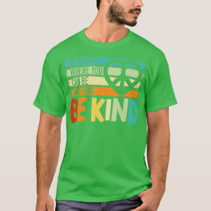 T-shirt Dans Un Monde Où L'On Peut Être N'Importe Quoi D'A