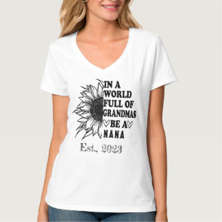 T-shirt Dans Un Monde Plein De Grand-Mères Sois Une Mimi M