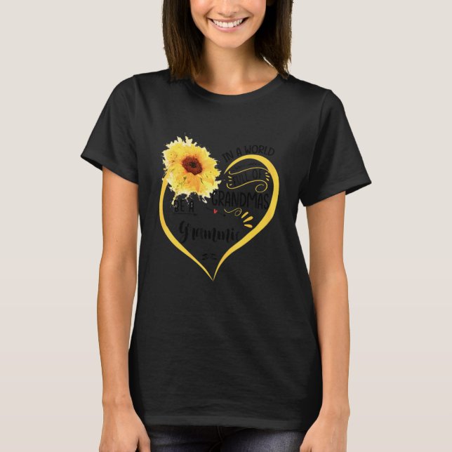 T-shirt Dans Un Monde Plein De Granmas Soyez Un Grand Sole (Devant)