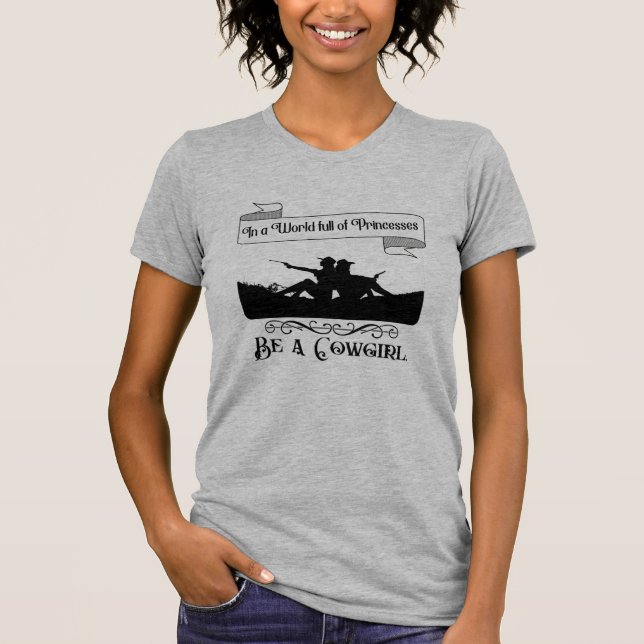 T-shirt Dans un monde plein de princesses soyez une fille- (Devant)