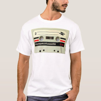 T-shirt de blanc d'enregistreur à cassettes