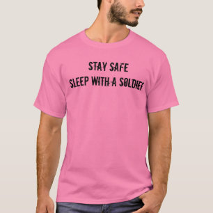 T-shirt de coffre-fort de séjour