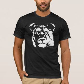 T-shirt de conception de peinture de jet de lionne