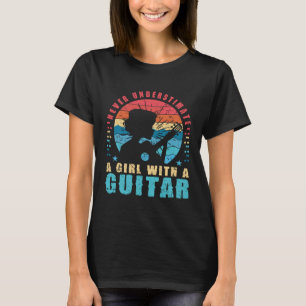T-shirt de guitare ne sous-estime jamais une fille