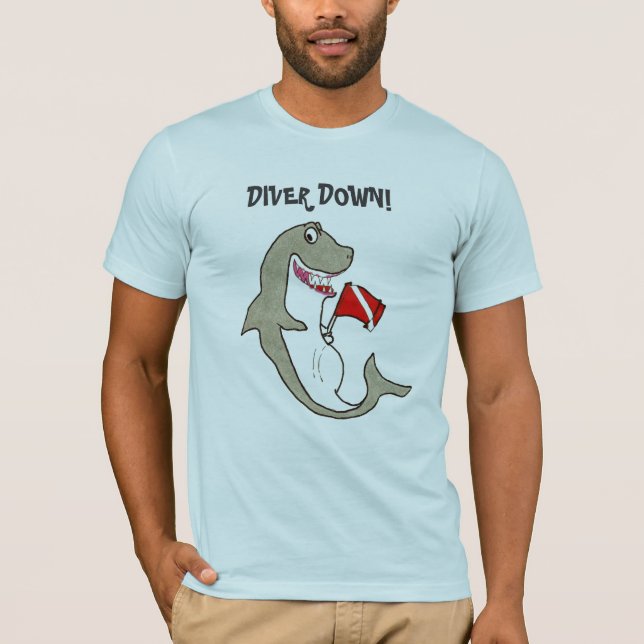 T-shirt De plongeur gros requin heureux vers le bas (Devant)