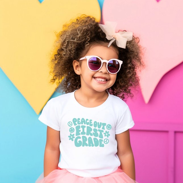 T-shirt de première année Peace Out pour enfants e (Créateur téléchargé)