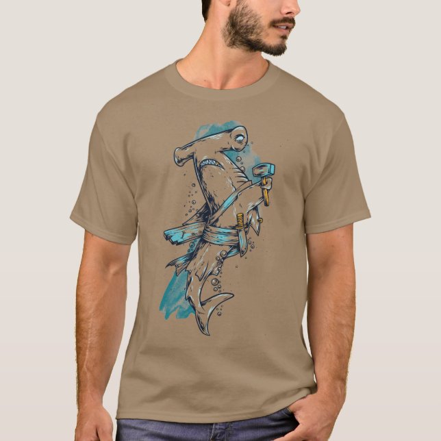 T-shirt de requin de tête de marteau du pirate des (Devant)