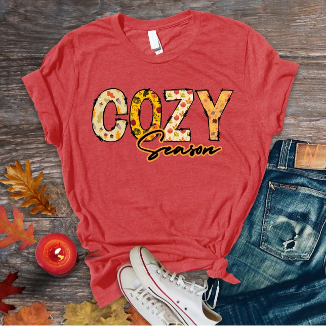 T-shirt de saison confortable (Cozy season doodle letters t-shirt design with floral autumn patterns)