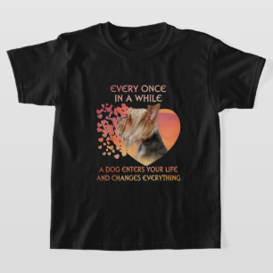 T-shirt De Temps En Temps Un Chien Entre Dans Le Yorkshire