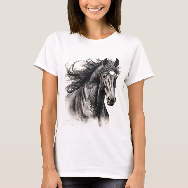 T - Shirt der Frauen mit dem auffallenden Schwarze (Vorderseite)