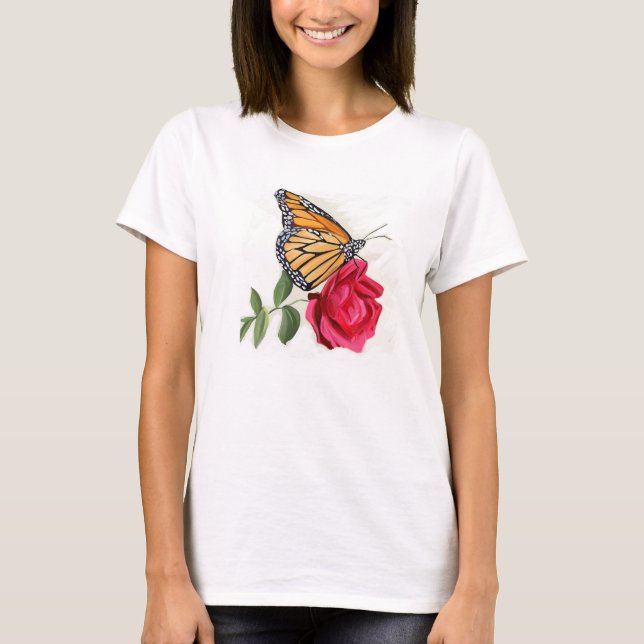T - Shirt der Frauen mit Monarch Butterfly auf Rot (Vorderseite)