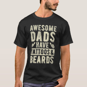 T-shirt Des Draps Étonnants Ont Tatouages Et Les Oreilles 