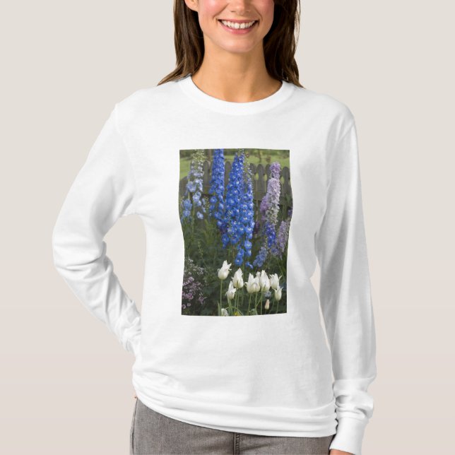 T-shirt Des fleurs printanières le long d'un chemin de jar (Devant)