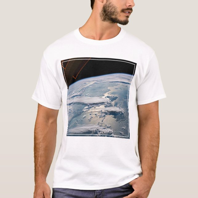 T-shirt Des Nuages Autour De Sumatra, Indonésie. (Devant)