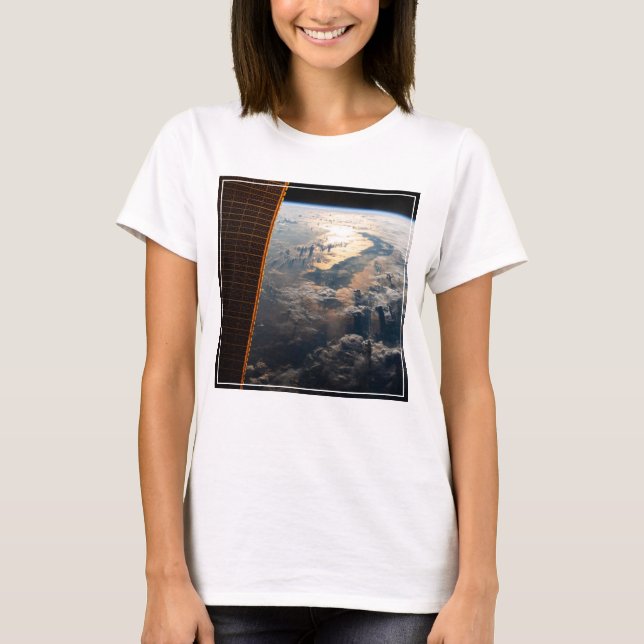 T-shirt Des Poutres Sunglint Au Large De La Mer Des Célèbe (Devant)