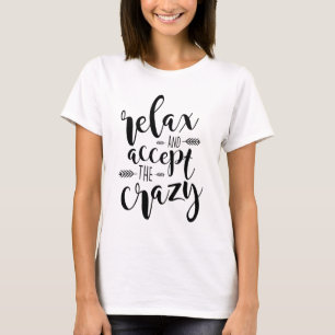 T-shirt Détendez-vous et acceptez le fou   Citation amusan
