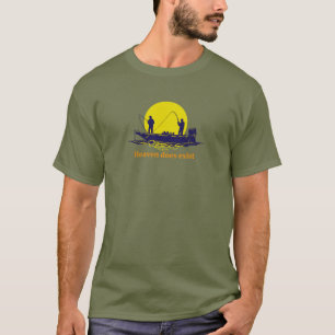 T-shirt Deux hommes pêchant dans un bateau contre un