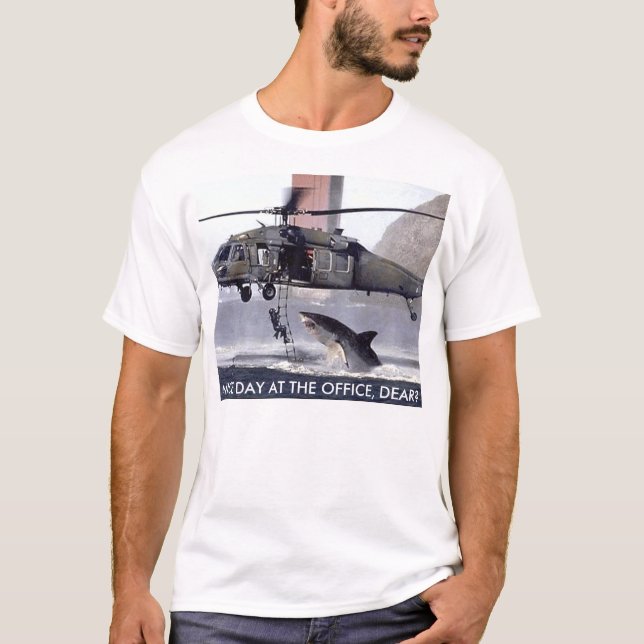 T-SHIRT D'HÉLICOPTÈRE DE COMBAT DE REQUIN (Devant)