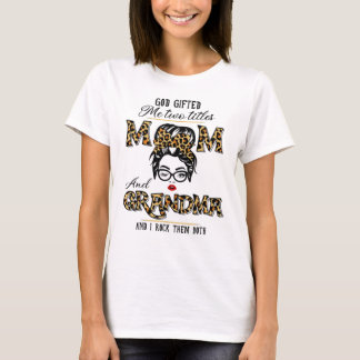 T-shirt Dieu m'a offert deux titres Maman grand-mère Leopa