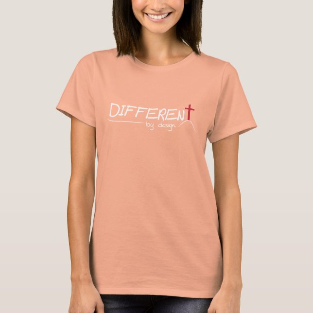 T-shirt Différent par conception (Devant)