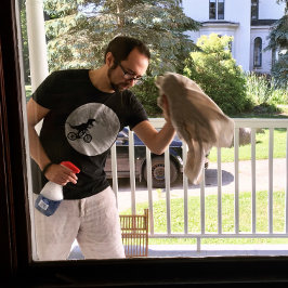 T-shirt Dinosaure sur un vélo dans le ciel avec la lune