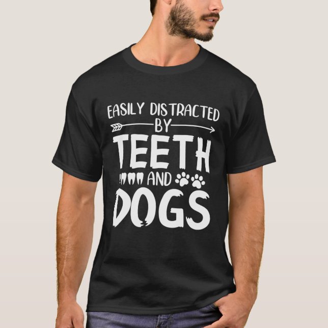 T-shirt Distrait par Chiens et Dents Dental Hygienist Stud (Devant)