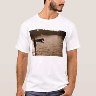 T-shirt Dixie sautant outre du dock