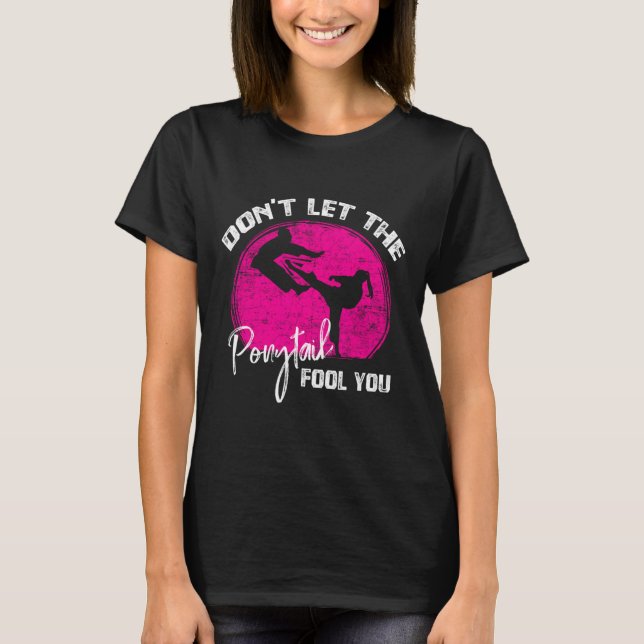 T-shirt Dont Let The Ponytail Fool You Funny Karate Gift  (Devant)