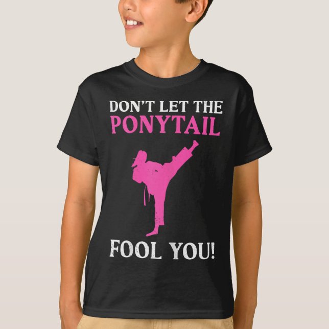 T-shirt Don't Let The Ponytail Fool You Karate Fighter Mar (Devant)