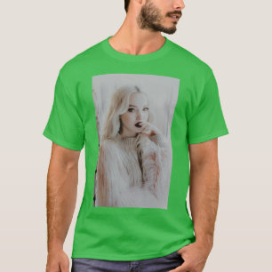 T-shirt Dove Cameron