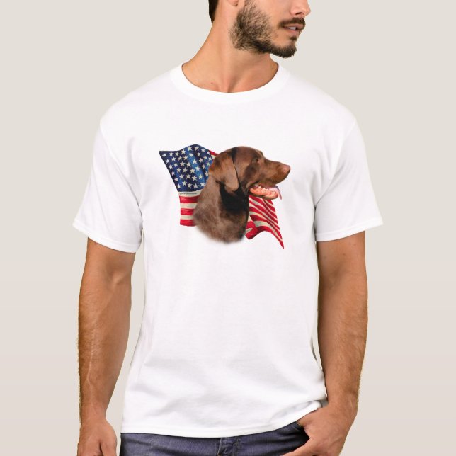 T-shirt Drapeau américain de récupération de chocolat Labr (Devant)
