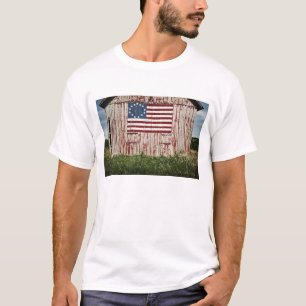 T-shirt Drapeau américain peint sur la grange