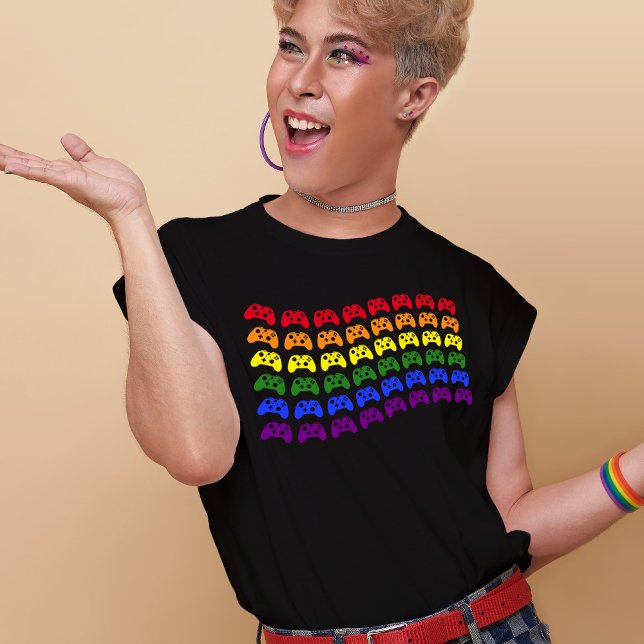 T-shirt Drapeau Gay pride des contrôleurs Arc-en-ciel Game (Mockup of LGBT youth wearing t-shirt. Mockup by our-team on Freepik)