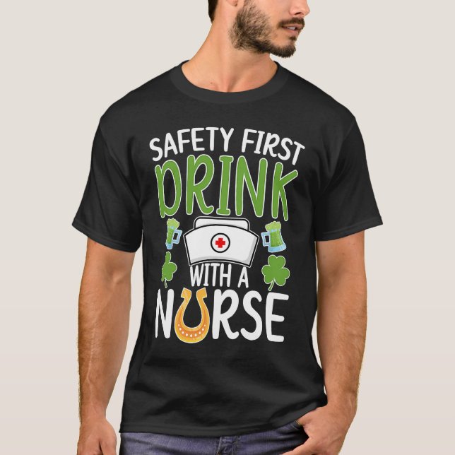 T-shirt Drink With A Nurse St Patrick's Day Nursing Shamro (Devant)