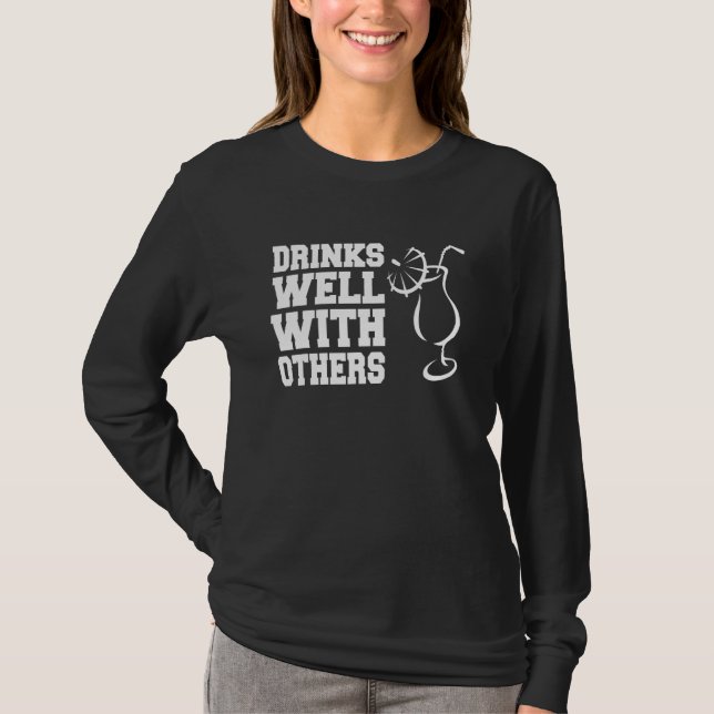 T-shirt Drinks Well With Others  Party Bartender (Devant)