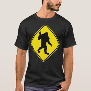 T-shirt drôle Bigfoot sasquatch traversant midfinger nov