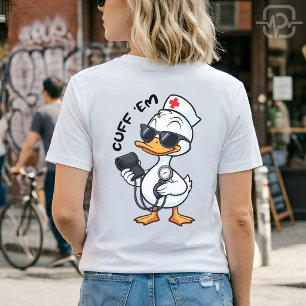 T-shirt Drôle de manchette d'infirmière d'oie de pression