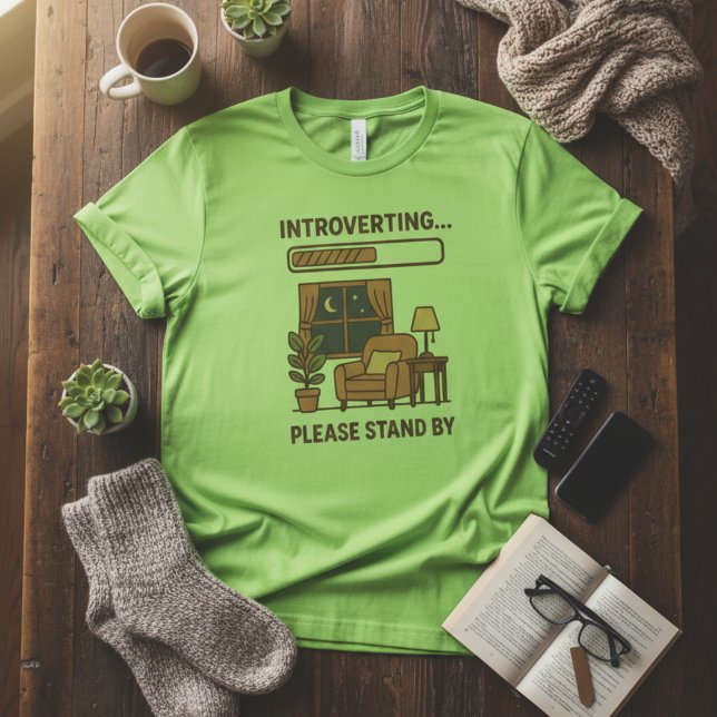 T-shirt drôle « Introverting Please Stand By » (Créateur téléchargé)