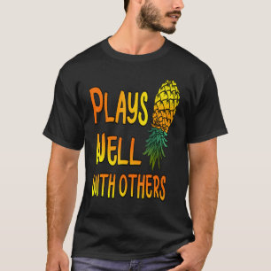 T-shirt Drôle Joue Bien Avec D'Autres À L'Aiguille