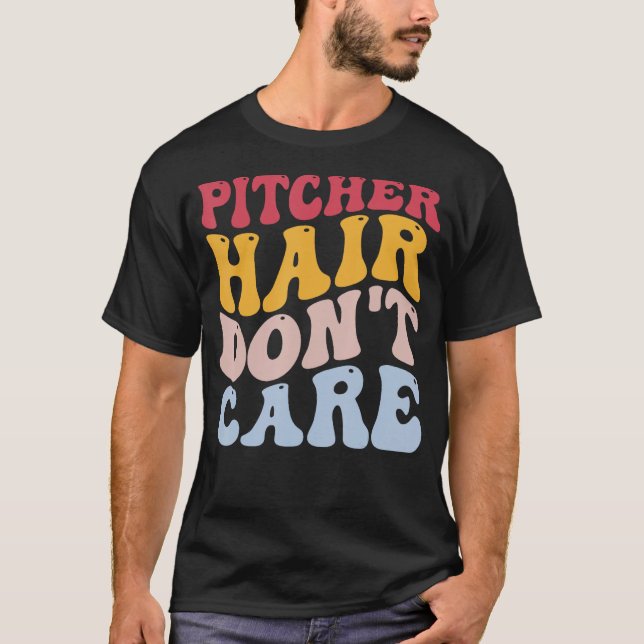 T-shirt Drôle joueur de softball Pitcher cheveux ne s'en f (Devant)