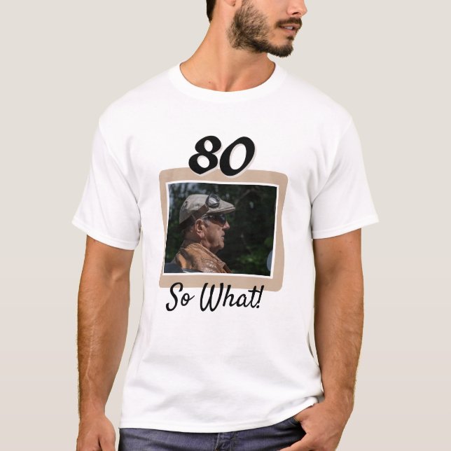 T-shirt Drôle Photo 80e anniversaire Invité d'honneur (Devant)