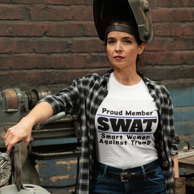 T-shirt Drôle "SWAT : Femmes intelligentes contre Trump" (Créateur téléchargé)