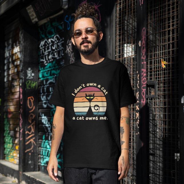 T-shirt Drôle un chat me possède (Créateur téléchargé)