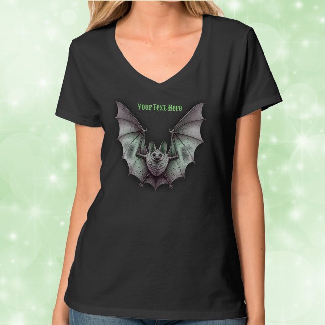 T-shirt Eerie Flying Grey Bat Gris Gratuit Vert (Eerie spooky Halloween grey glowing green flying bat on woman's tee shirt.)