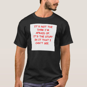 T-shirt effrayé de l'obscurité
