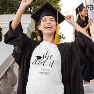 T-shirt Élégante Noire Moderne Elle L'A Fait Diplôme
