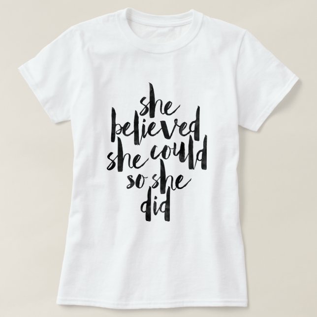 T-shirt Elle a cru qu'elle pourrait ainsi elle a fait (Design devant)