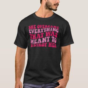 T-shirt Elle a surmonté tout ce qui était censé détruire