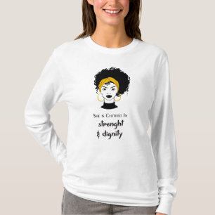 T-shirt Elle est vêtue de force et de dignité.
