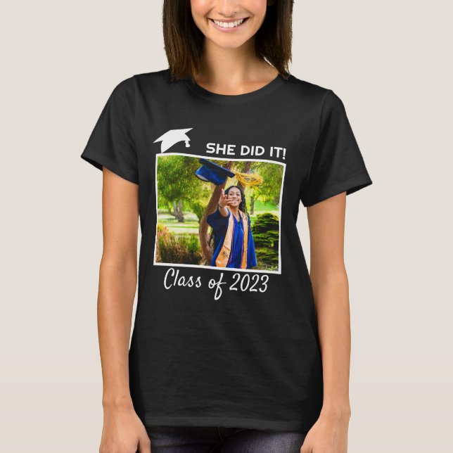 T-shirt Elle l'a fait classe de 2023 Félicats Diplôme de P (Devant)